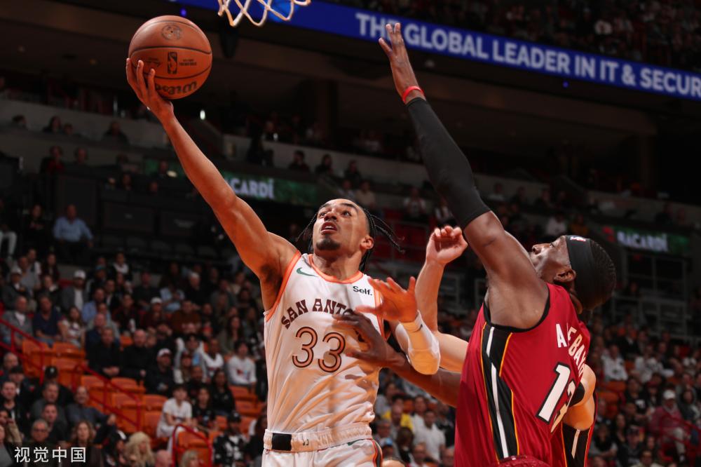 浓眉哥等超 浓眉哥等超